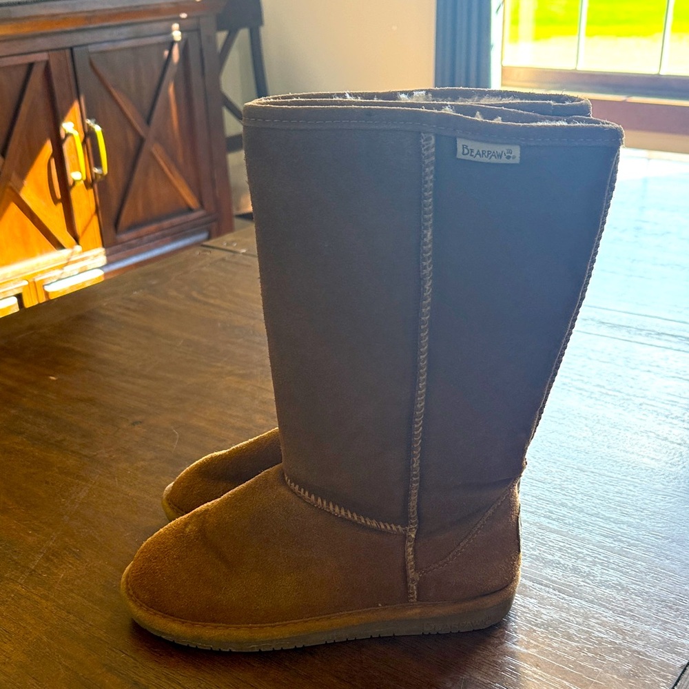 BearPaw women’s tan suede boots
